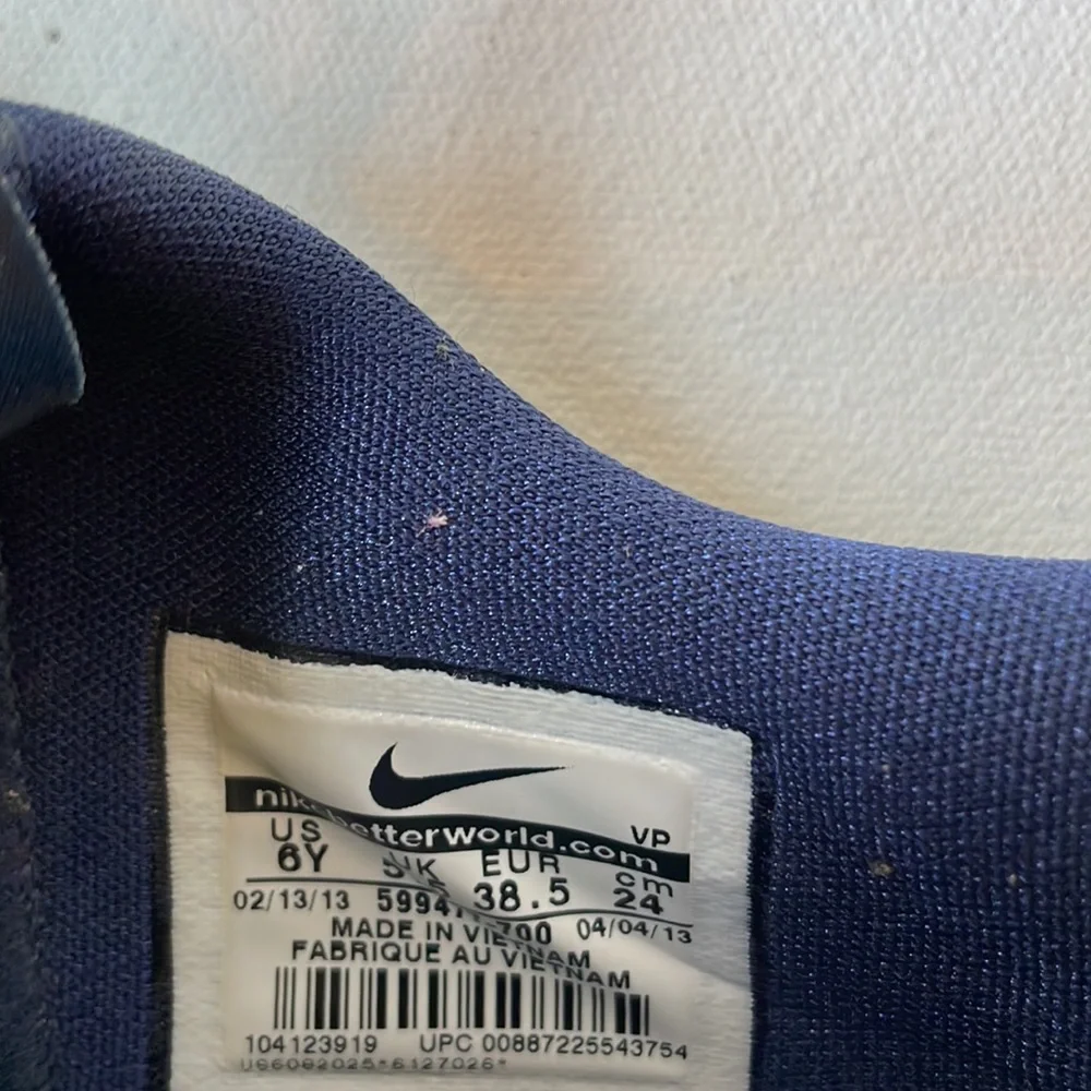 Nike Kevin Durant basketball shoes. Yellow, blue and teal.  Youth size 6